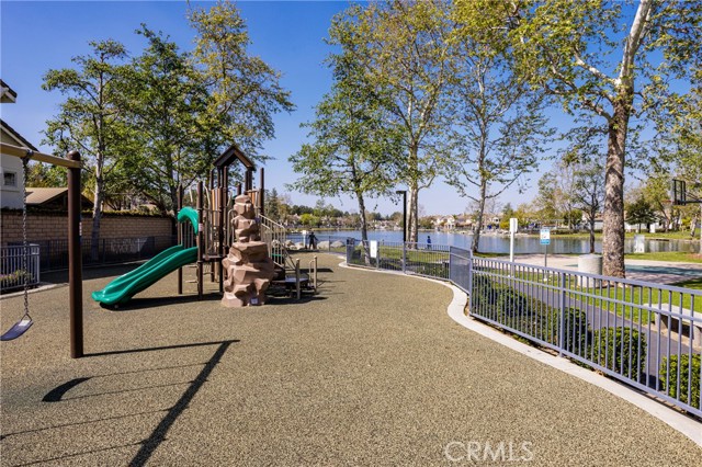 7 Bayview Drive, Buena Park CA: https://media.crmls.org/medias/378a87b7-dd7d-4ee7-84f3-adc859c85556.jpg