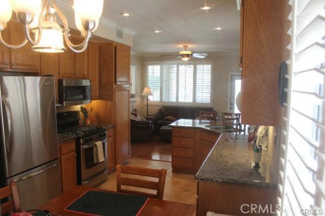 Detail Gallery Image 11 of 14 For 1410 Augusta Dr, Upland,  CA 91786 - 2 Beds | 2/1 Baths