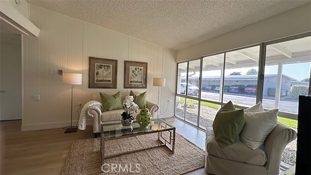 Detail Gallery Image 5 of 17 For 13902 Thunderbird 8j,  Seal Beach,  CA 90740 - 2 Beds | 1 Baths