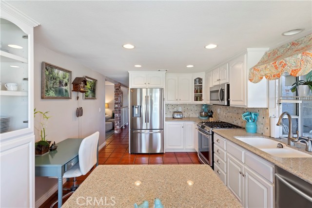 Detail Gallery Image 14 of 48 For 1469 Chalgrove Dr, Corona,  CA 92882 - 3 Beds | 2/1 Baths