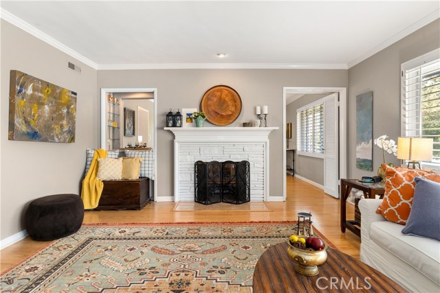 950 S Orange Grove Boulevard, Pasadena CA: https://media.crmls.org/medias/378beed2-40a3-4c73-8ba5-61485c5fce2f.jpg
