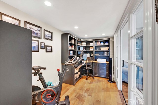 Image 40 of 60 For 20012 Mural Circle