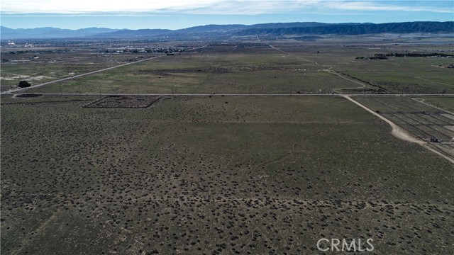 3 W H Avenue, Lancaster CA: https://media.crmls.org/medias/378c0033-46a2-4546-9a8c-f2610c472099.jpg