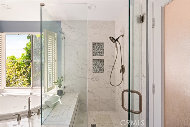 frameless shower with bench