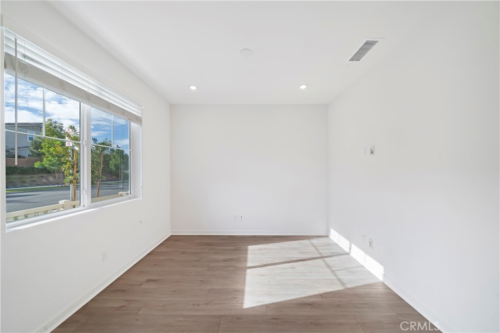 MLS #OC25278263 image #8