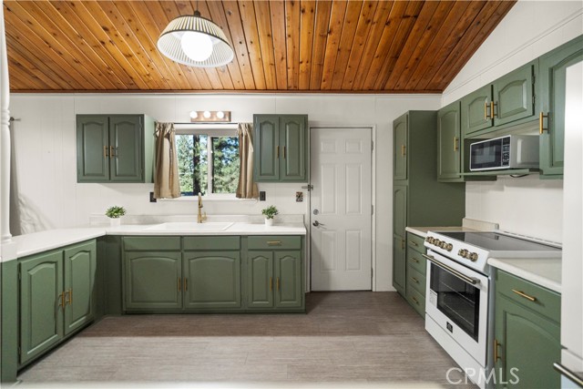 1628 Freeman Dr, Pine Mountain Club CA: https://media.crmls.org/medias/378cb802-ce3c-4e44-beb8-fc4c90205d11.jpg