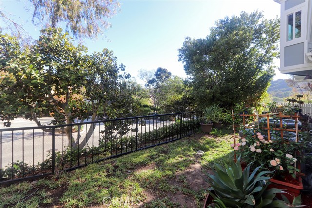 Detail Gallery Image 37 of 40 For 302 San Nicholas, Laguna Beach,  CA 92651 - 2 Beds | 2/1 Baths