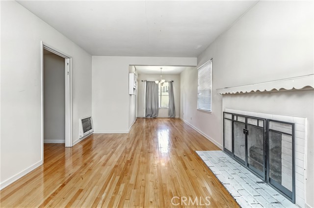 3834 West Boulevard, Los Angeles CA: https://media.crmls.org/medias/378f6421-1744-4f3f-8a06-7c7d84d64b77.jpg