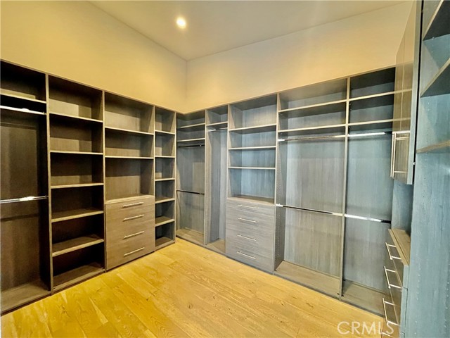 Detail Gallery Image 25 of 42 For 1319 Sunset Plaza Dr, Los Angeles,  CA 90069 - 4 Beds | 4/1 Baths