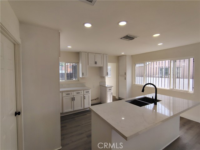 Detail Gallery Image 7 of 29 For 231 E Century, Los Angeles,  CA 90003 - 2 Beds | 1/1 Baths