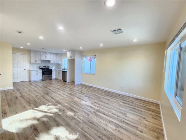 Detail Gallery Image 3 of 37 For 16432 Halsted St, North Hills,  CA 91343 - 3 Beds | 2/1 Baths