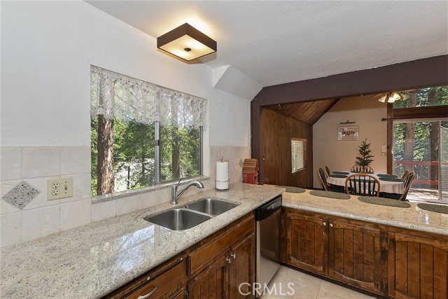 Detail Gallery Image 16 of 40 For 781 Nadelhorn Dr, Lake Arrowhead,  CA 92352 - 4 Beds | 2 Baths