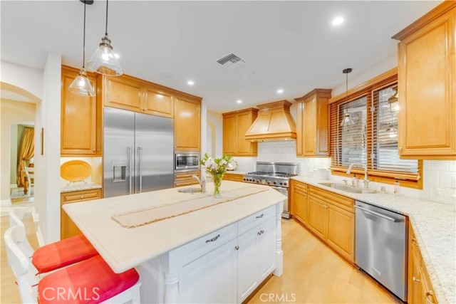 Detail Gallery Image 14 of 67 For 5230 Quakertown Ave, Woodland Hills,  CA 91364 - 5 Beds | 5 Baths