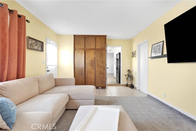19445 Yanan Road, Apple Valley CA: https://media.crmls.org/medias/3792a376-d7b4-45cd-ab19-3aa801c348c6.jpg