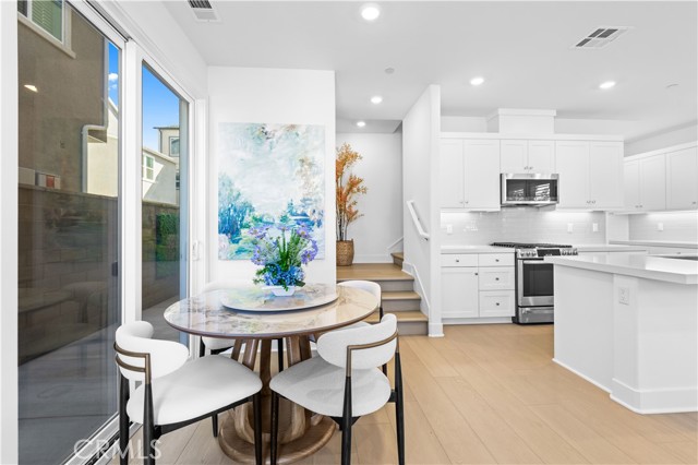 Detail Gallery Image 5 of 39 For 410 Lobata, Irvine,  CA 92618 - 4 Beds | 3/1 Baths