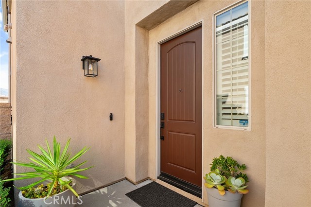 16076 Pesaro Lane, Fontana CA: https://media.crmls.org/medias/37949ff7-f5ad-484e-bbaa-112e6c337a0a.jpg