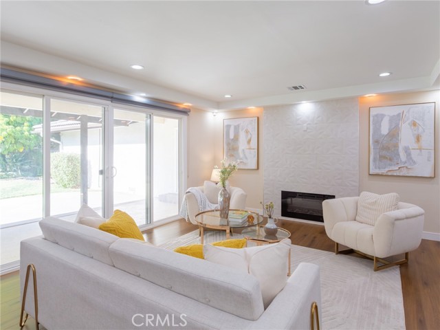 Detail Gallery Image 4 of 33 For 417 S Charvers Ave, West Covina,  CA 91791 - 4 Beds | 3 Baths