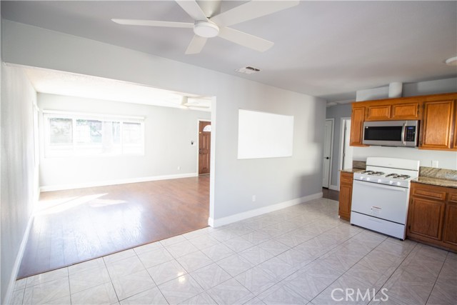 Detail Gallery Image 9 of 32 For 1133 1133 Circle City Dr, Corona,  CA 92882 - 2 Beds | 2 Baths