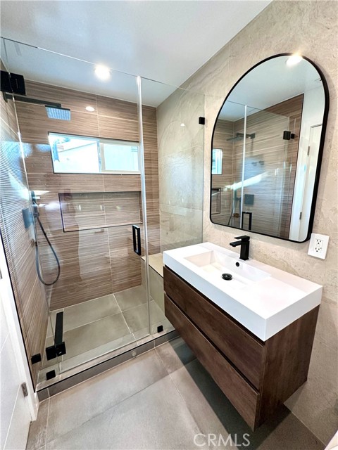 Detail Gallery Image 9 of 21 For 23442 Friar St, Woodland Hills,  CA 91367 - 4 Beds | 3 Baths