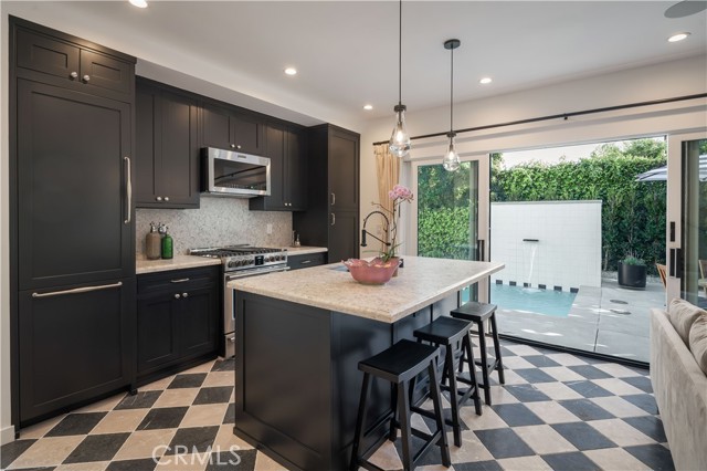 133 N La Jolla Avenue, Los Angeles CA: https://media.crmls.org/medias/379717b8-24d6-4155-860a-3c8031e930f2.jpg