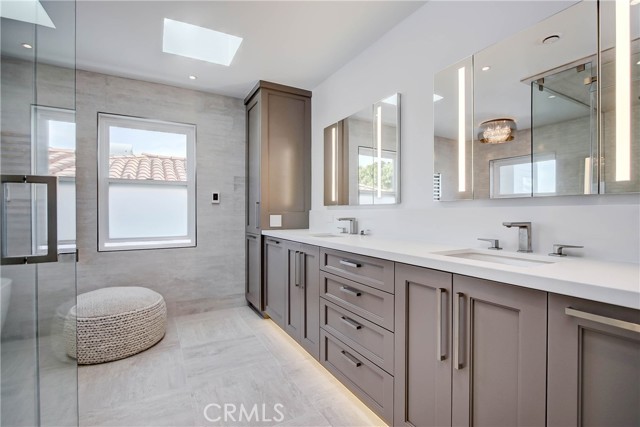 763 29th Street, Manhattan Beach, California 90266, 5 Bedrooms Bedrooms, ,5 BathroomsBathrooms,Residential,Sold,29th,SB22085465