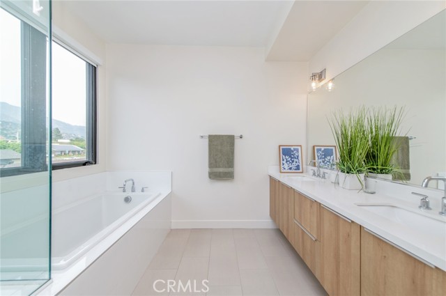 Detail Gallery Image 23 of 27 For 505 N Santa Anita #B,  Arcadia,  CA 91006 - 3 Beds | 3 Baths