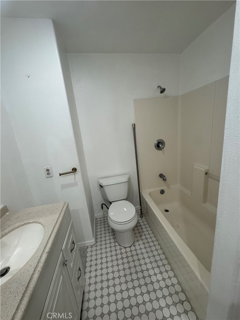 https://media.crmls.org/medias/3797ebcf-e64e-4550-996a-acdcd9455e92.jpg?preset=X-Large