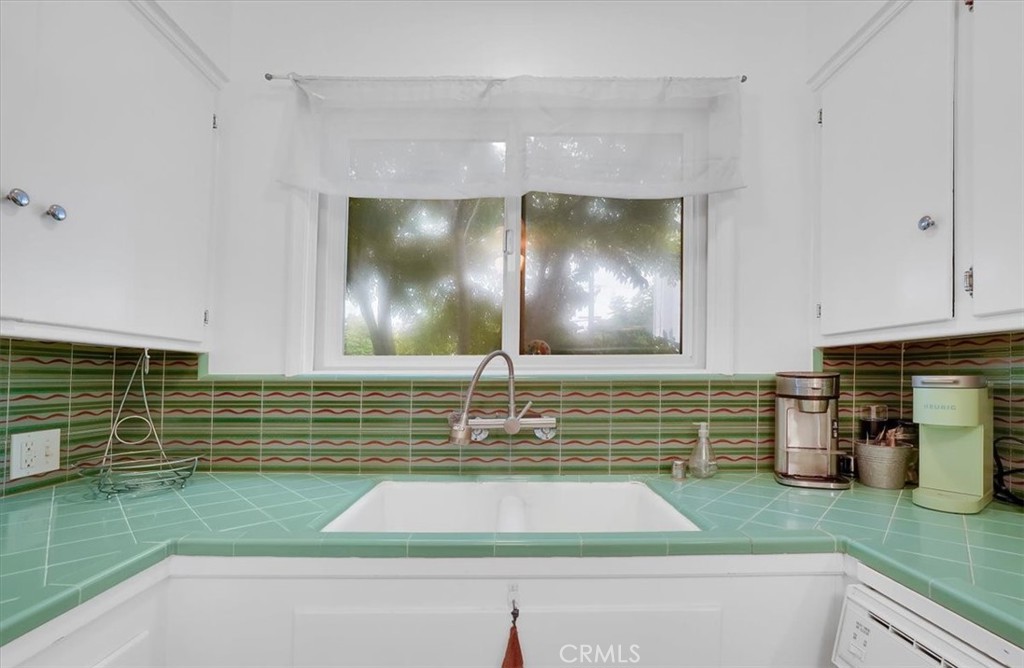 https://media.crmls.org/medias/37985d10-b8e8-4bdd-9e9d-a242a20efdb1.jpg?preset=X-Large
