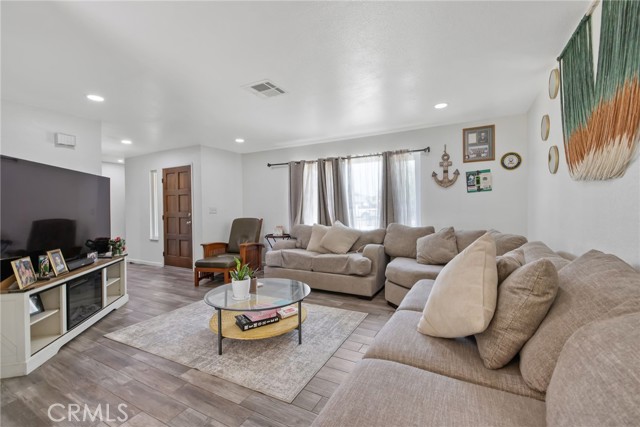 Detail Gallery Image 10 of 33 For 1911 W Vine St, Visalia,  CA 93277 - 3 Beds | 2 Baths