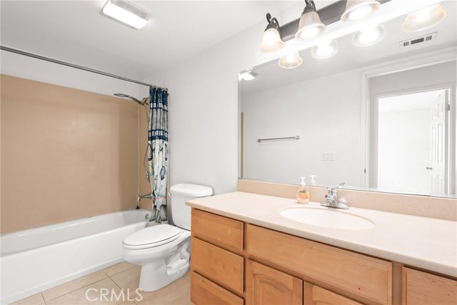 535 W D Street, Ontario CA: https://media.crmls.org/medias/37992440-8caf-4aac-aa26-8fe4309c4d19.jpg