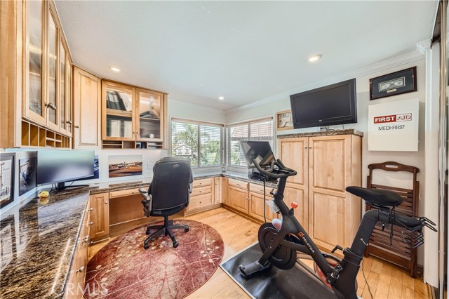 Detail Gallery Image 46 of 48 For 4048 Mistral Dr, Huntington Beach,  CA 92649 - 4 Beds | 2/1 Baths