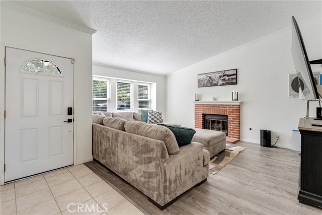 Detail Gallery Image 3 of 26 For 43019 Cromley Ct, Lancaster,  CA 93534 - 3 Beds | 2 Baths