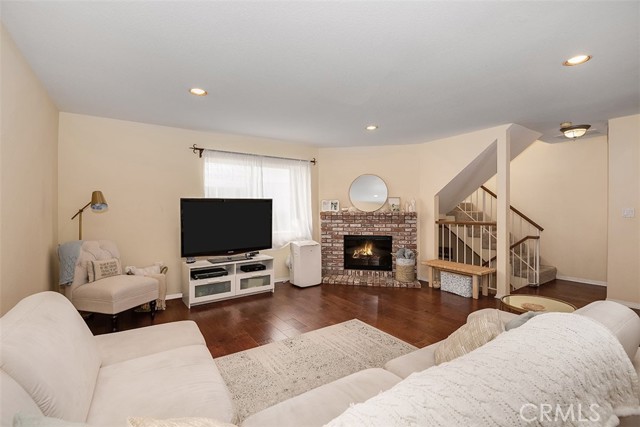 Detail Gallery Image 3 of 19 For 1421 12th St #4,  Manhattan Beach,  CA 90266 - 2 Beds | 3 Baths