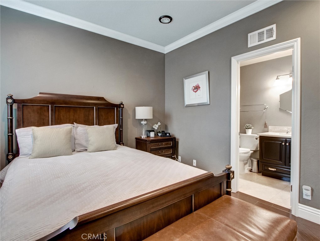 MLS #WS25134225 img 24