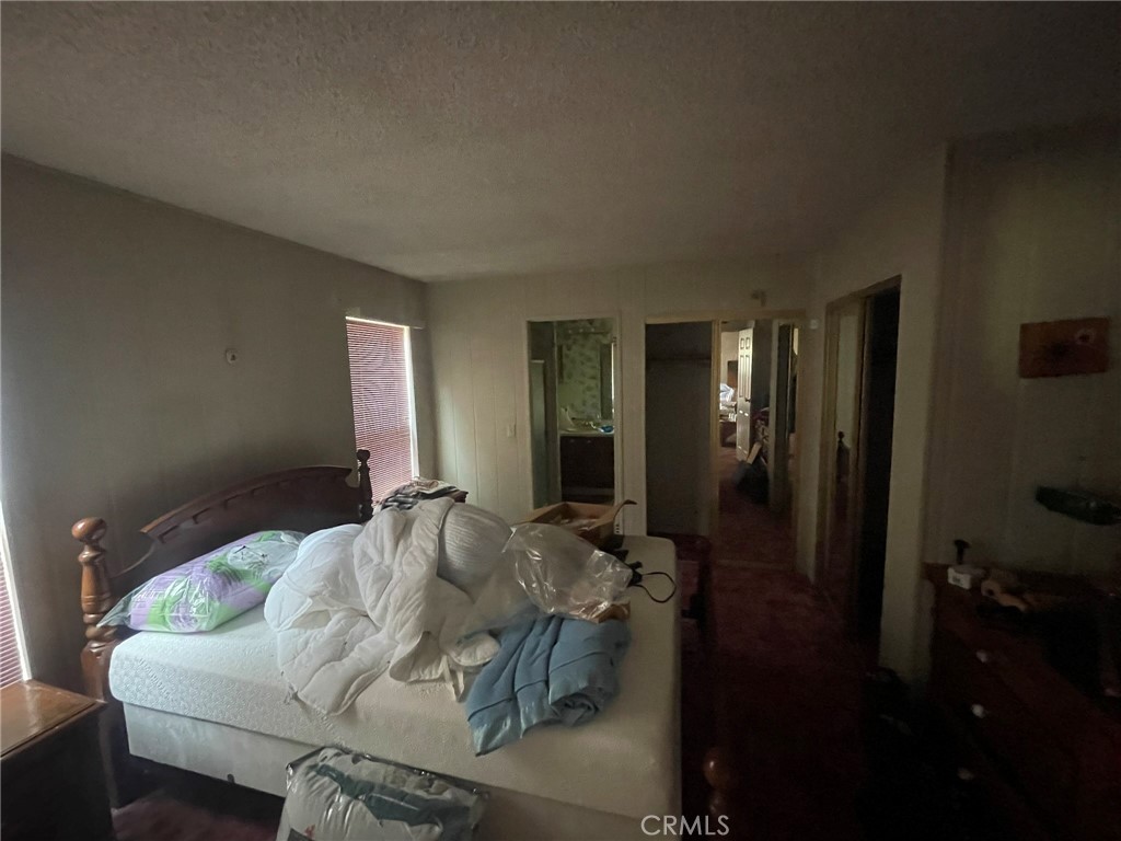 https://media.crmls.org/medias/379a9087-e2f6-4463-9d0e-39473732a2a0.jpg?preset=X-Large