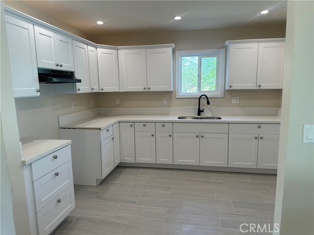 Detail Gallery Image 4 of 9 For 2480 Hall Ave, Jurupa Valley,  CA 92509 - 3 Beds | 1/1 Baths