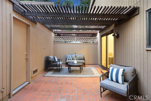 495 W WALNUT Street, Pasadena CA: https://media.crmls.org/medias/379b64c5-f603-47cd-82cc-77d337706811.jpg