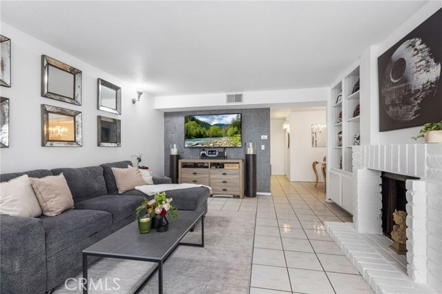 Detail Gallery Image 16 of 39 For 1105 N Dresden #52,  Anaheim,  CA 92801 - 3 Beds | 2/1 Baths