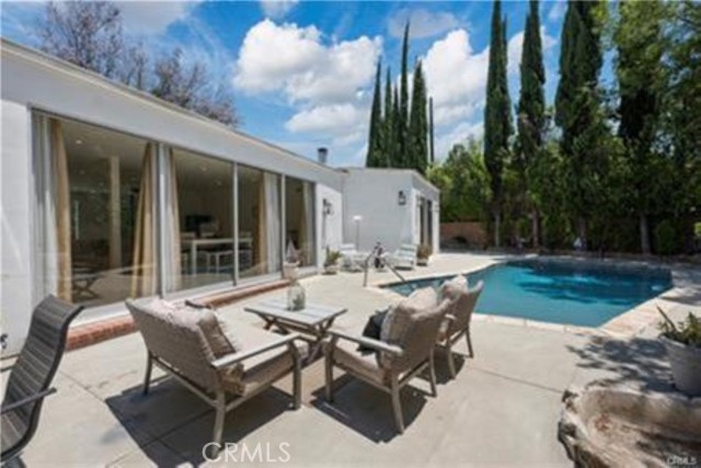 Detail Gallery Image 15 of 25 For 5353 Shirley Ave, Tarzana,  CA 91316 - 5 Beds | 4 Baths