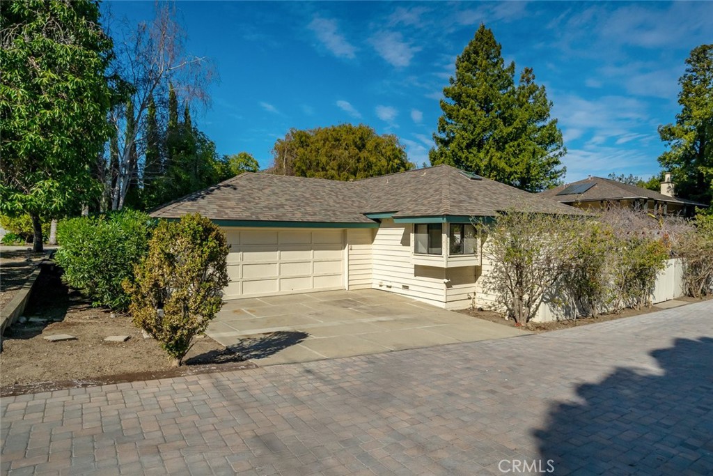262 E Foothill Boulevard