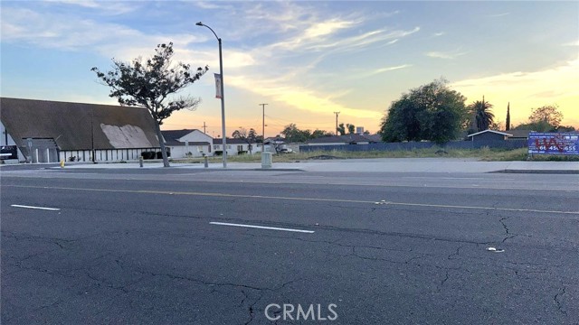 Detail Gallery Image 2 of 4 For 9098 Sierra Ave, Fontana,  CA 92335 - – Beds | – Baths