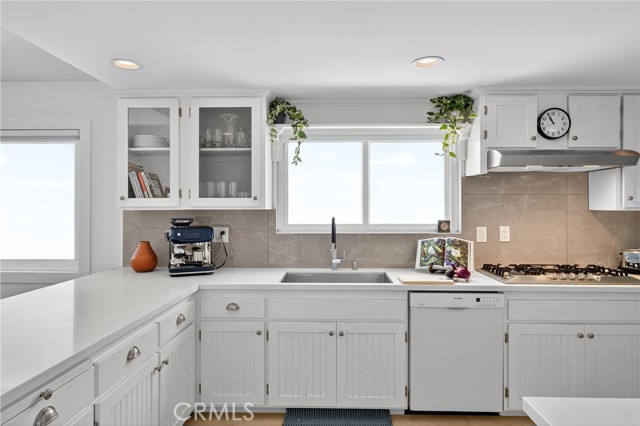 1752 Dixon Street, Redondo Beach CA: https://media.crmls.org/medias/379d2f65-2de2-4354-81f2-a33a3bdcc9b3.jpg