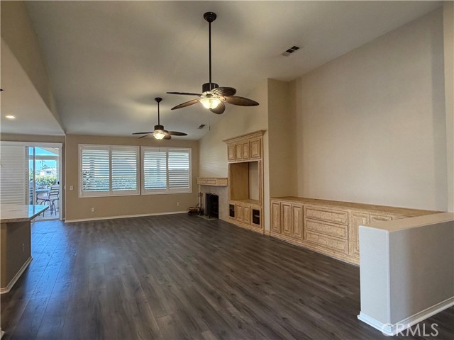 Detail Gallery Image 17 of 27 For 5793 Territory, Corona,  CA 92880 - 4 Beds | 3 Baths