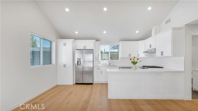 318 N Catalina, Burbank CA: https://media.crmls.org/medias/379df88e-785e-4ab7-8b6c-86b085df09c6.jpg