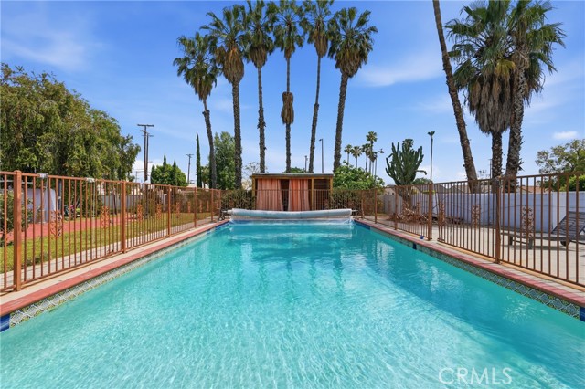 Detail Gallery Image 7 of 44 For 8647 Corbin Ave, Winnetka,  CA 91306 - 5 Beds | 3/1 Baths