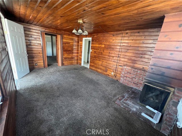 Living room w/ fireplace