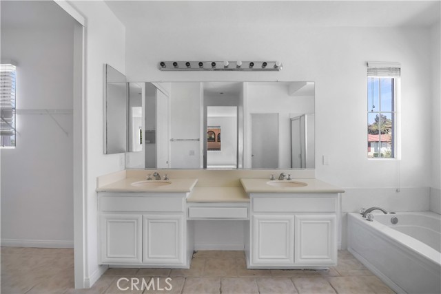 Detail Gallery Image 22 of 40 For 842 W Orange Heights Ln, Corona,  CA 92882 - 5 Beds | 2/1 Baths