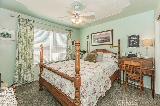 2468 Laverne, Clovis CA: https://media.crmls.org/medias/37a0de90-f29f-4947-85f1-a5d60d511a75.jpg