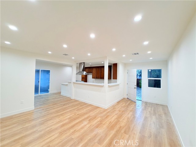 Detail Gallery Image 6 of 21 For 11104 Oxnard St, North Hollywood,  CA 91606 - 4 Beds | 3 Baths