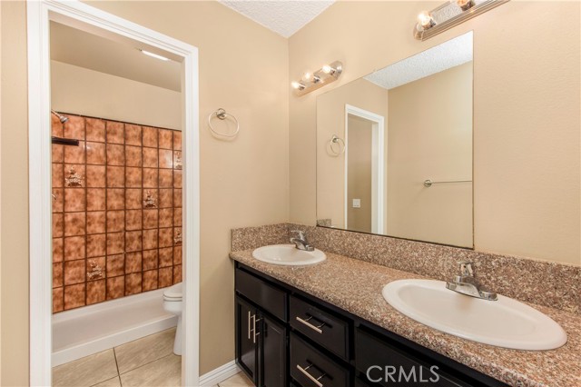 14317 Jicarilla Road, Apple Valley CA: https://media.crmls.org/medias/37a1a9ef-8668-4dd0-9e18-17e316444375.jpg